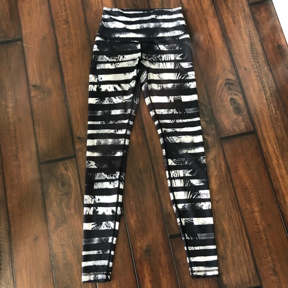 Lululemon Wunder Under High Rise Leggings - Picture 4 of 6